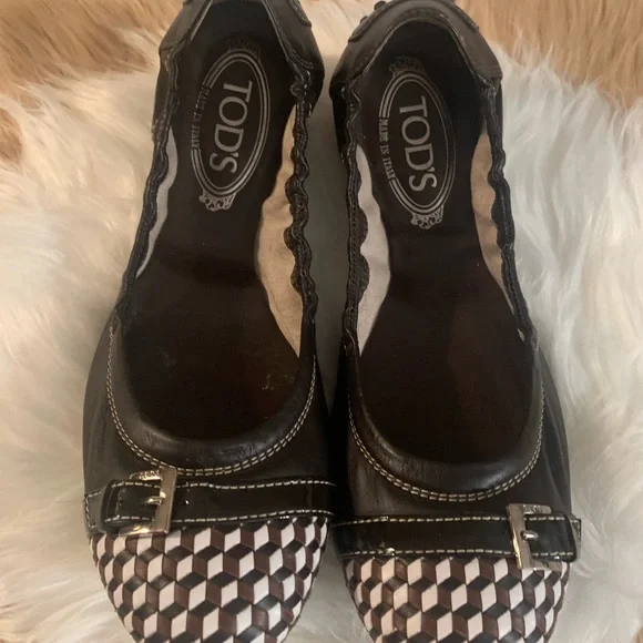 TODS LADIES BROWN FLAT SHOE. - Picture 7 of 7